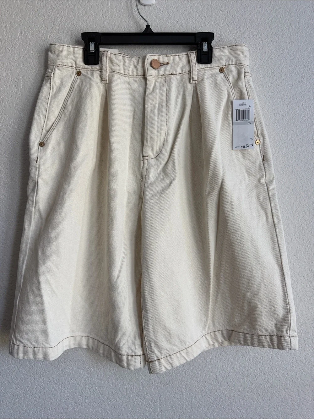 BLANKNYC Longline Pleated Denim Shorts in Cake Topper, Size 30